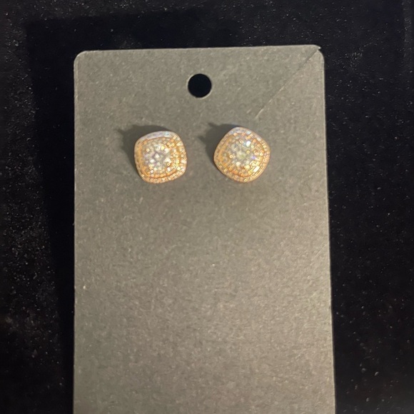 Elegant Gold-Tone & Clear Rhinestone Stud Earrings - Picture 2 of 4